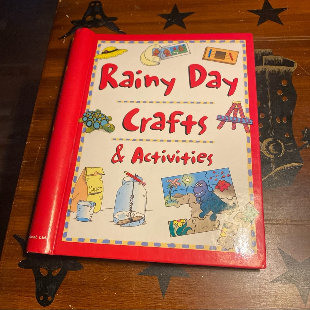 Rainy Day Crafts & Activities‎ - Spiral-bound By n/a - GOOD